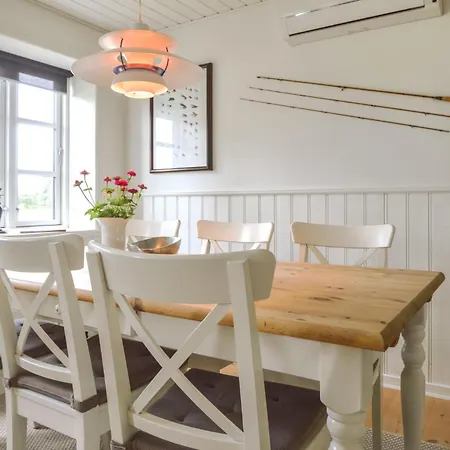 Hodde With Fireplace Semesterbostad *