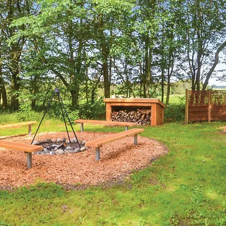 Hodde With Fireplace Semesterbostad
