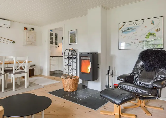Hodde With Fireplace