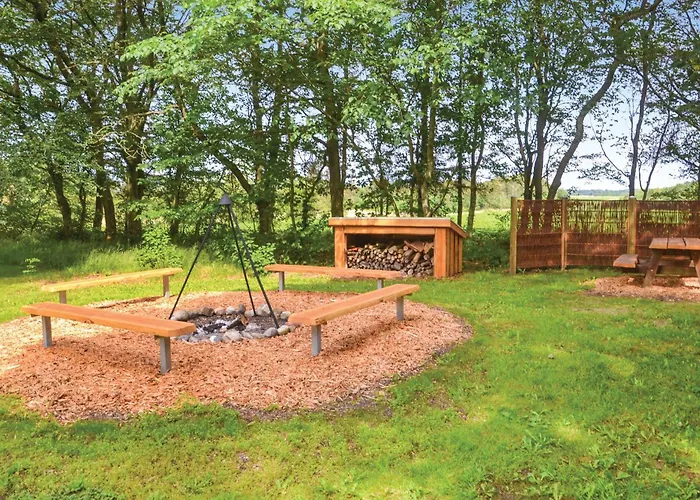 Hodde With Fireplace Feriehus