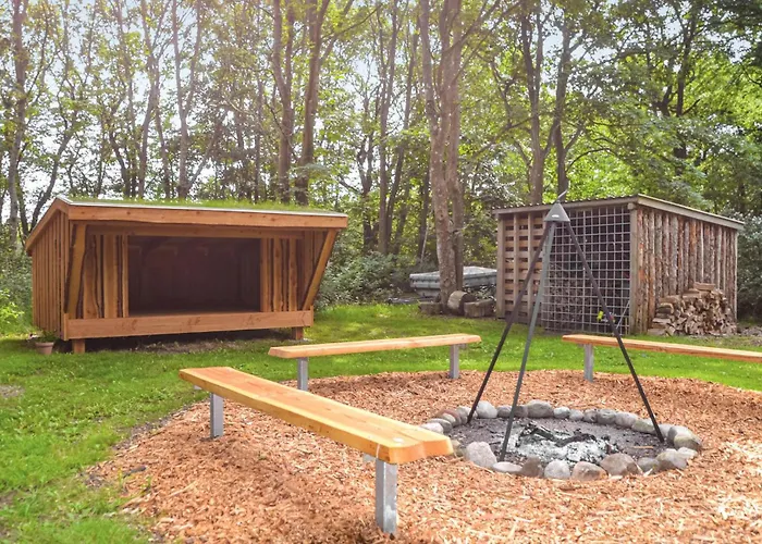 Hodde With Fireplace
