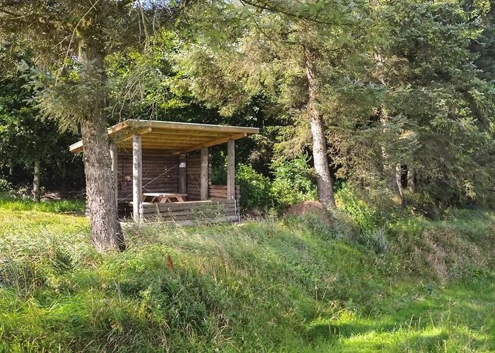 Hodde With Fireplace Feriehus