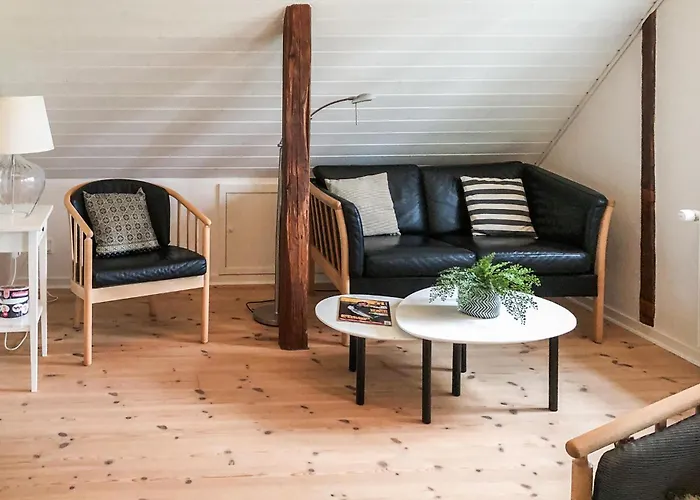 Hodde With Fireplace Feriehus